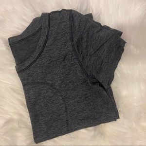 Swiftly Breathe Relaxed-Fit Short Sleeve Shirt